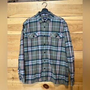Patagonia M's Long-Sleeved Organic Cotton Midweight Fjord Flannel Shirt